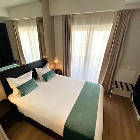 Hotel By 3*